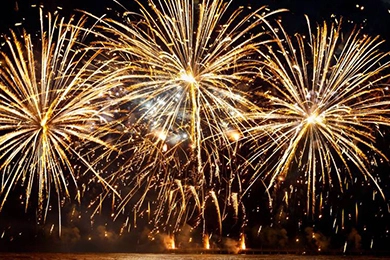 Feuerwerk über dem Lago Maggiore vom Schiff