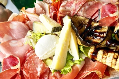 Typische Produkte vom Lago Maggiore: Wein, Käse, Olivenöl